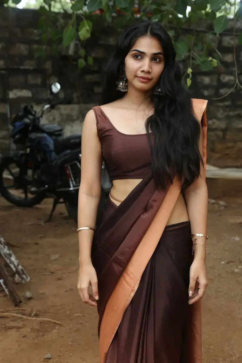 TELUGU GIRL SHAGNASRI VENUN IN MAROON SAREE 6